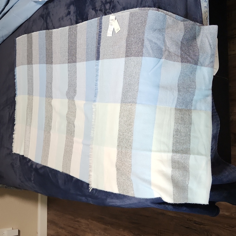 gap scarf